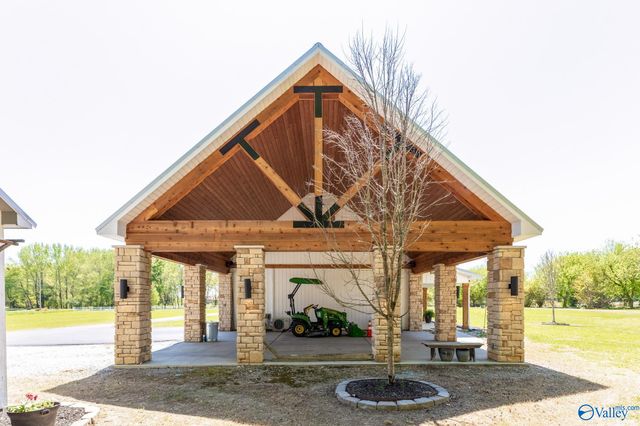 28207 Thach Road, Athens, AL 35613