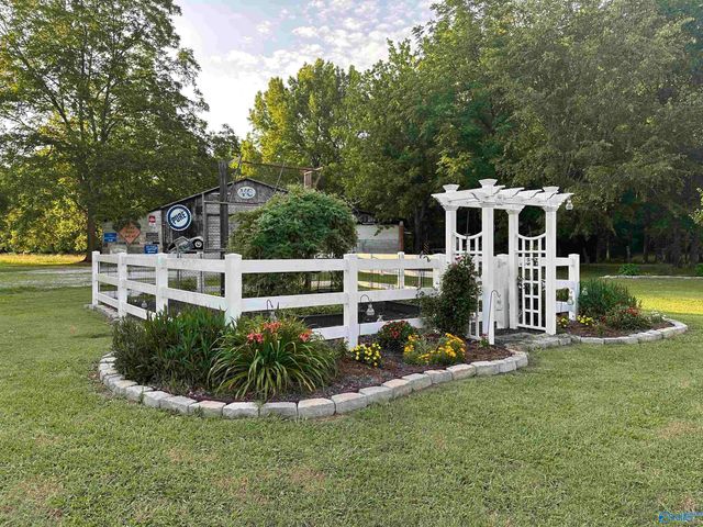 28207 Thach Road, Athens, AL 35613