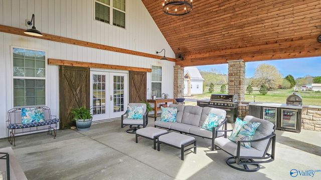 28207 Thach Road, Athens, AL 35613