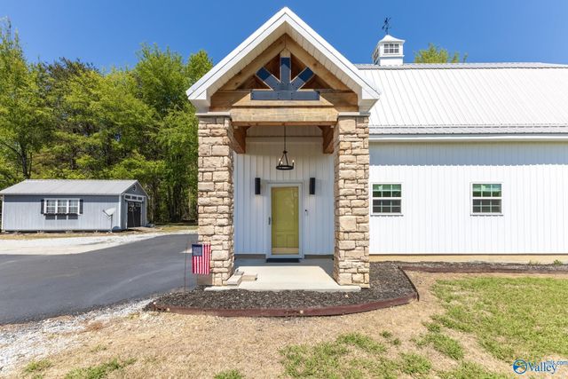 28207 Thach Road, Athens, AL 35613