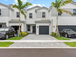 106 SW 184th Pl 106, Pembroke Pines, FL 33029