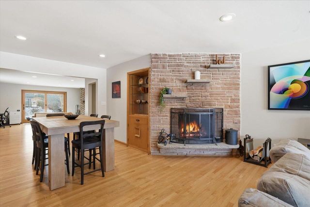 8965 N Navajo ROAD, Bayside, WI 53217