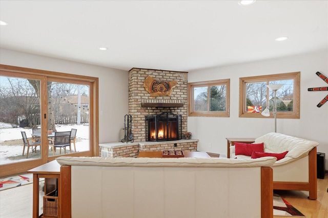 8965 N Navajo ROAD, Bayside, WI 53217