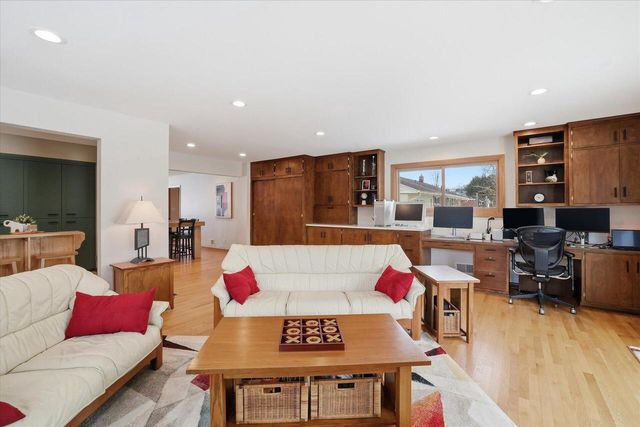 8965 N Navajo ROAD, Bayside, WI 53217