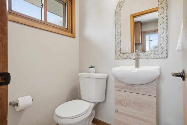 8965 N Navajo ROAD, Bayside, WI 53217