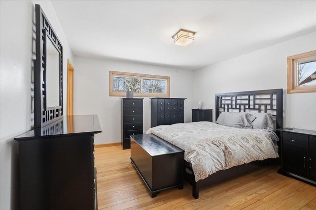 8965 N Navajo ROAD, Bayside, WI 53217