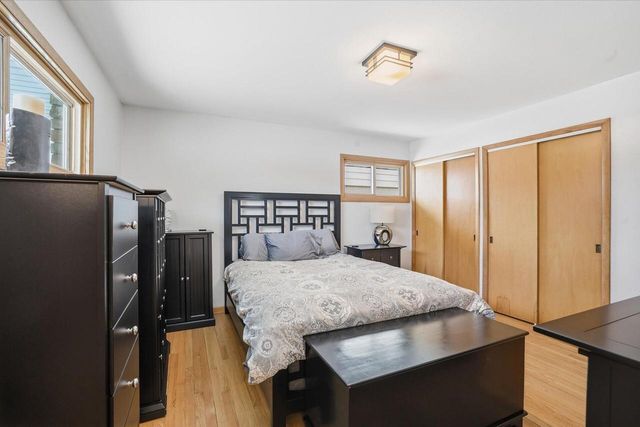 8965 N Navajo ROAD, Bayside, WI 53217