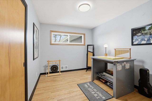 8965 N Navajo ROAD, Bayside, WI 53217