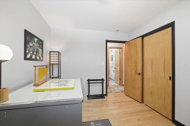 8965 N Navajo ROAD, Bayside, WI 53217