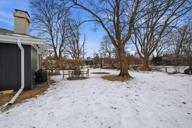 8965 N Navajo ROAD, Bayside, WI 53217