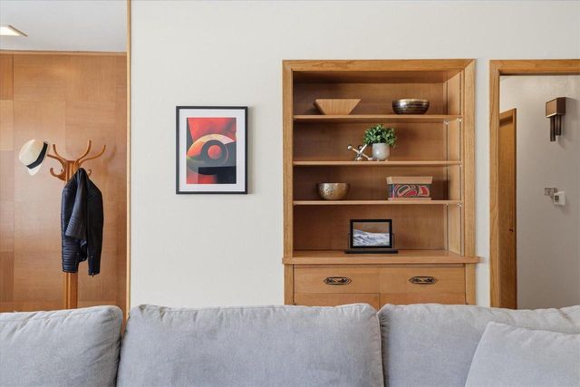 8965 N Navajo ROAD, Bayside, WI 53217