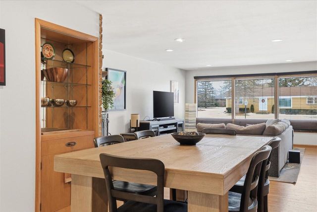 8965 N Navajo ROAD, Bayside, WI 53217