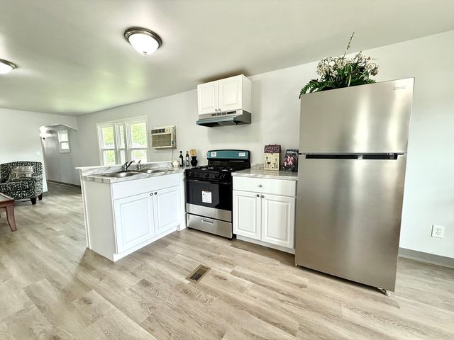 735 Memorial Dr 67, Chicopee, MA 01020