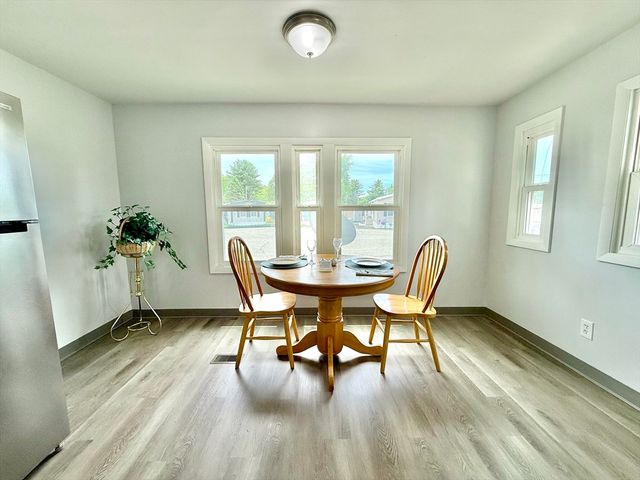 735 Memorial Dr 67, Chicopee, MA 01020