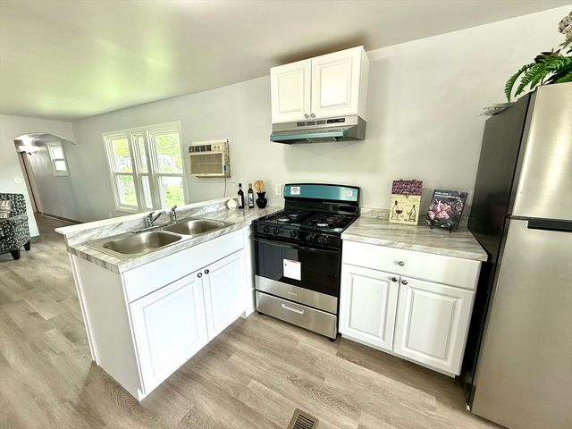735 Memorial Dr 67, Chicopee, MA 01020