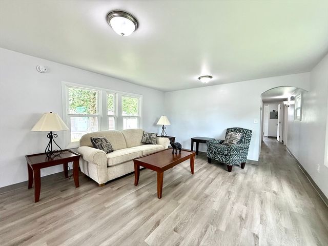 735 Memorial Dr 67, Chicopee, MA 01020