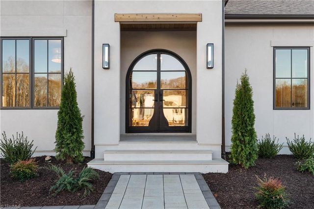 1199 Maple Chase Lane, Winston-salem, NC 27106