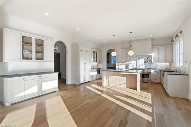 1199 Maple Chase Lane, Winston-salem, NC 27106