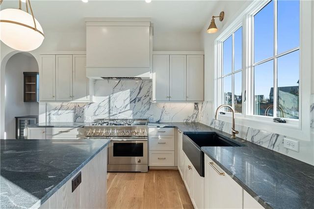 1199 Maple Chase Lane, Winston-salem, NC 27106