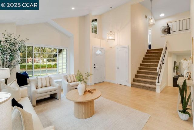 312 Summerfield Dr, Vacaville, CA 95687