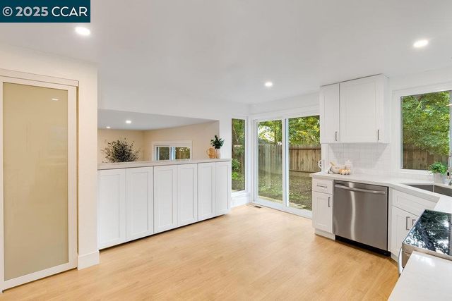 312 Summerfield Dr, Vacaville, CA 95687