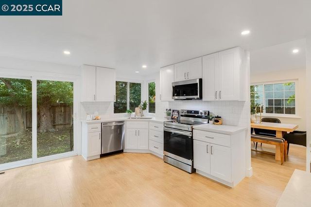 312 Summerfield Dr, Vacaville, CA 95687