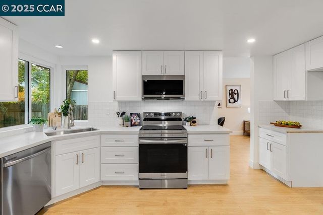 312 Summerfield Dr, Vacaville, CA 95687