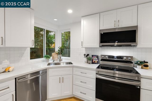 312 Summerfield Dr, Vacaville, CA 95687