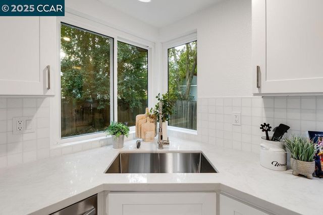 312 Summerfield Dr, Vacaville, CA 95687