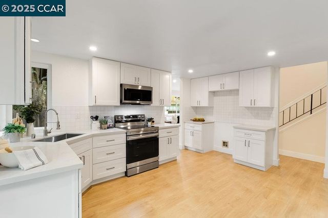 312 Summerfield Dr, Vacaville, CA 95687