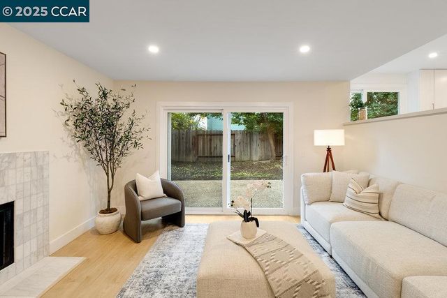 312 Summerfield Dr, Vacaville, CA 95687