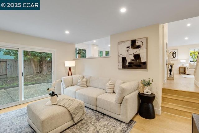 312 Summerfield Dr, Vacaville, CA 95687