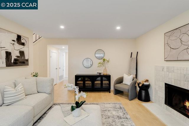 312 Summerfield Dr, Vacaville, CA 95687