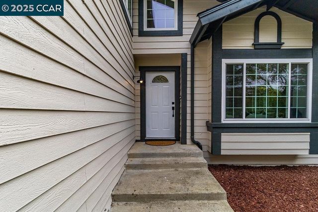 312 Summerfield Dr, Vacaville, CA 95687