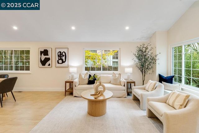 312 Summerfield Dr, Vacaville, CA 95687