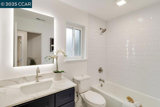 312 Summerfield Dr, Vacaville, CA 95687