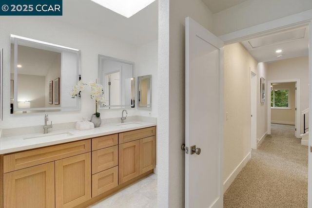 312 Summerfield Dr, Vacaville, CA 95687