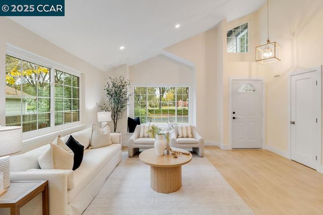 312 Summerfield Dr, Vacaville, CA 95687