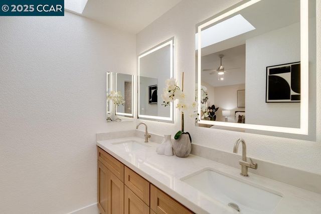 312 Summerfield Dr, Vacaville, CA 95687