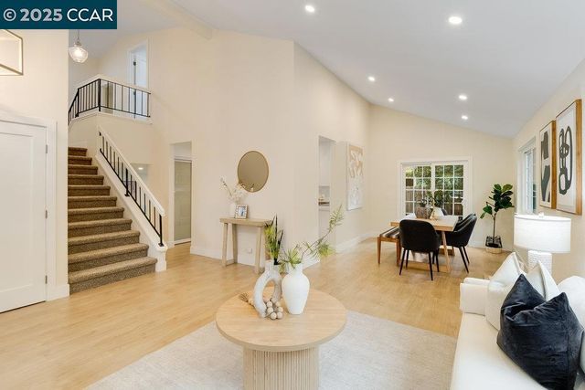 312 Summerfield Dr, Vacaville, CA 95687