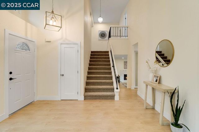 312 Summerfield Dr, Vacaville, CA 95687