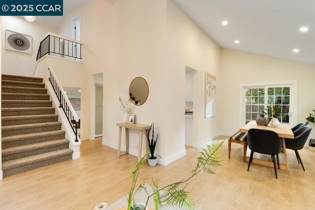 312 Summerfield Dr, Vacaville, CA 95687