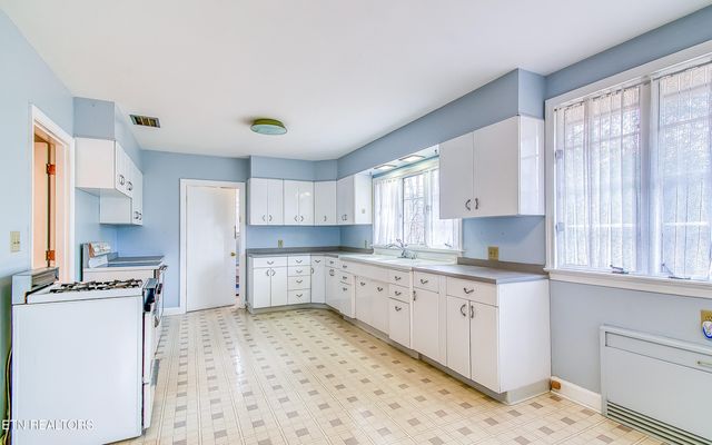 140 Magna Vista Drive, Harriman, TN 37748