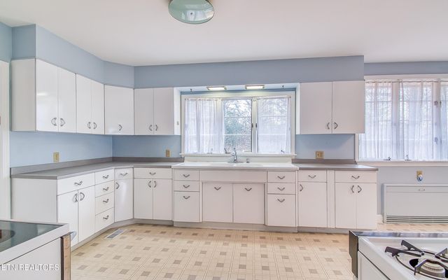 140 Magna Vista Drive, Harriman, TN 37748