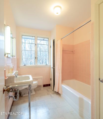 140 Magna Vista Drive, Harriman, TN 37748