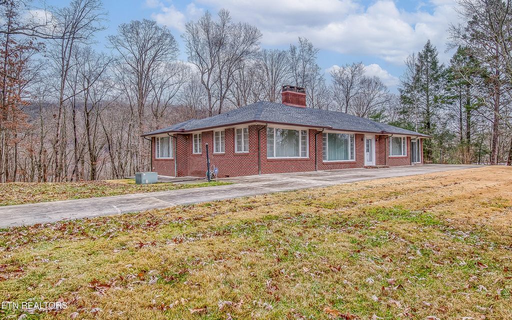 140 Magna Vista Drive, Harriman, TN 37748