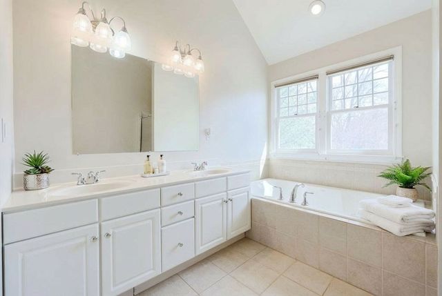 75 Sunflower Dr, Raynham, MA 02767