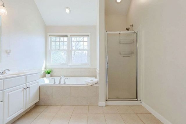 75 Sunflower Dr, Raynham, MA 02767