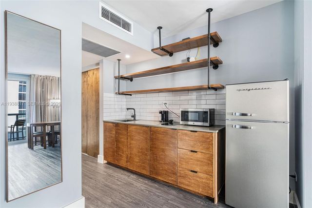 19201 Collins Ave 324, Sunny Isles Beach, FL 33160