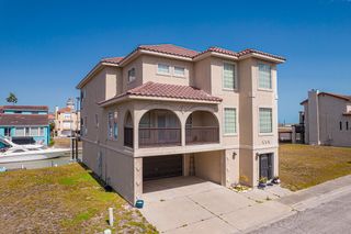 718 Crown Harbor Dr, Corpus Christi, TX 78402